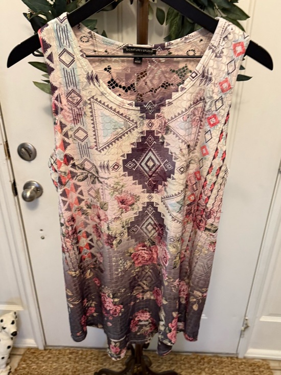 Signature Studio Tops - NWOT Signature Studio Pretty Floral Print Tank Top w Lace XL
